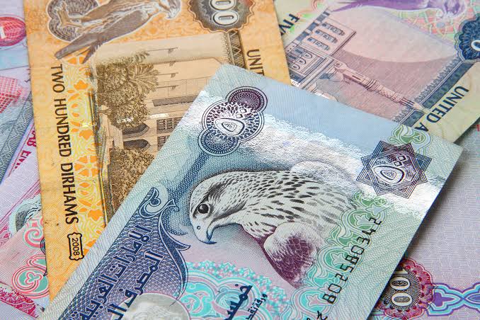 UAE dirham banknotes used to plan a Dubai relocation budget